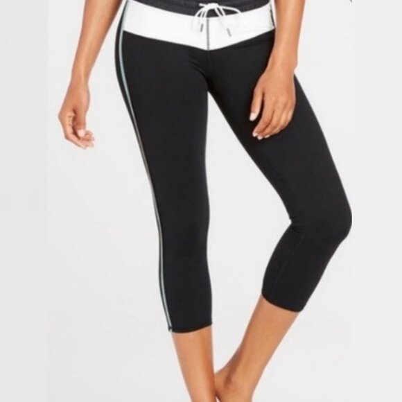 Fabletics Beckham Capri Powerhold Leggings Black Womens Size Small Drawstring - Picture 10 of 10